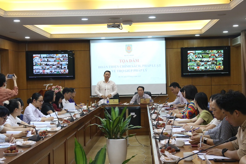 Hoàn thiện chính sách, pháp luật về trợ giúp pháp lý